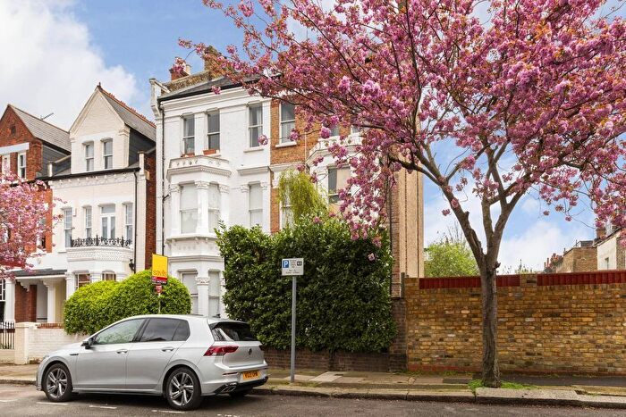 Studio To Rent In Streatley Road, Kilburn, NW6