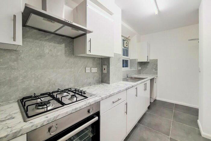 3 Bedroom Flat To Rent In Pritchards Road, London, E2