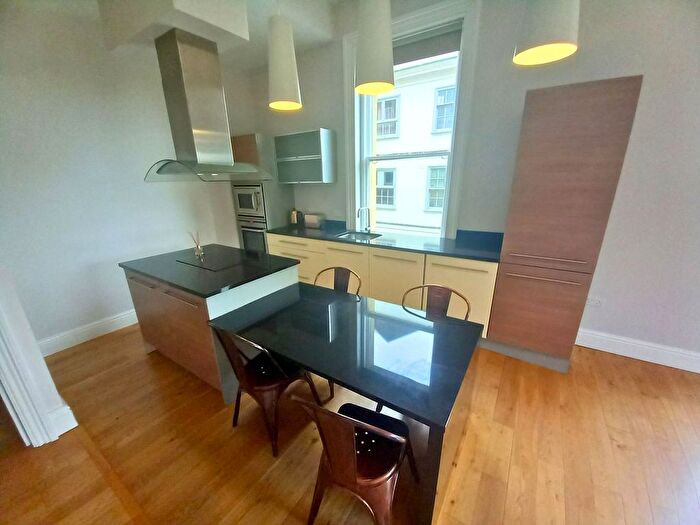 2 Bedroom Flat To Rent In Cathedral Yard, Exeter, EX1