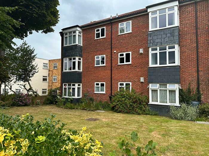 2 Bedroom Flat To Rent In Taylors Close, Bexley, Sidcup, DA14
