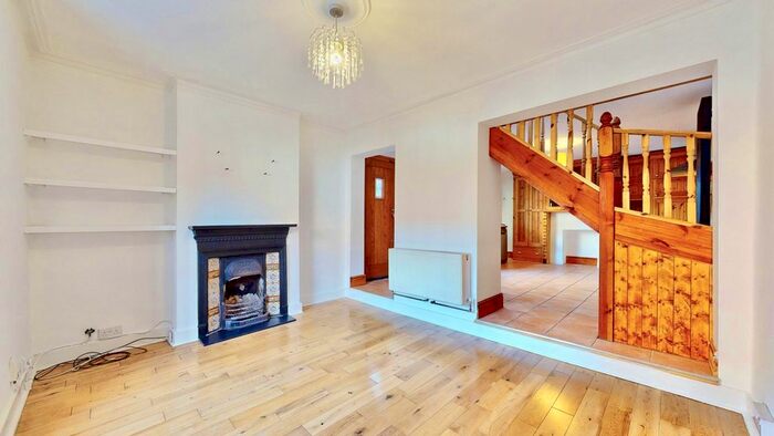 2 Bedroom Terraced House To Rent In Green Lane, Hanwell, W7