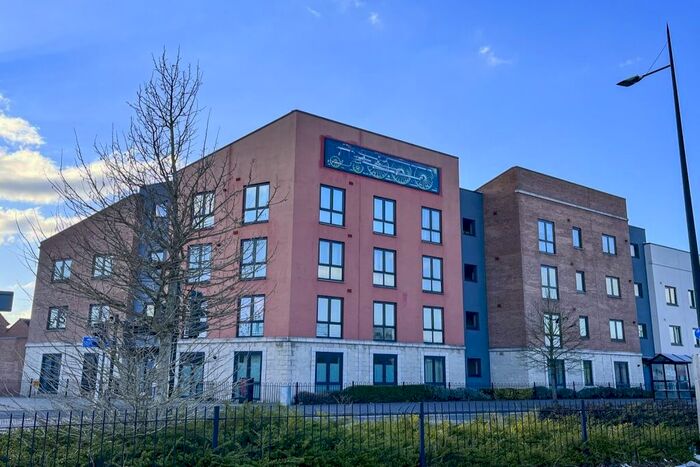 2 Bedroom Flat For Sale In Station Boulevard, Loughborough, LE11