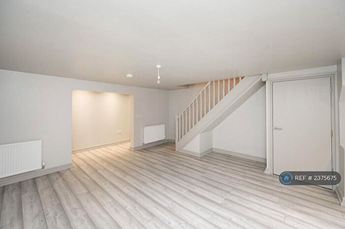 2 Bedroom Flat To Rent In Hyde Park Road, Harrogate, HG1