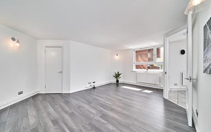 2 Bedroom Apartment To Rent In Park Road, Marylebone, London, NW1