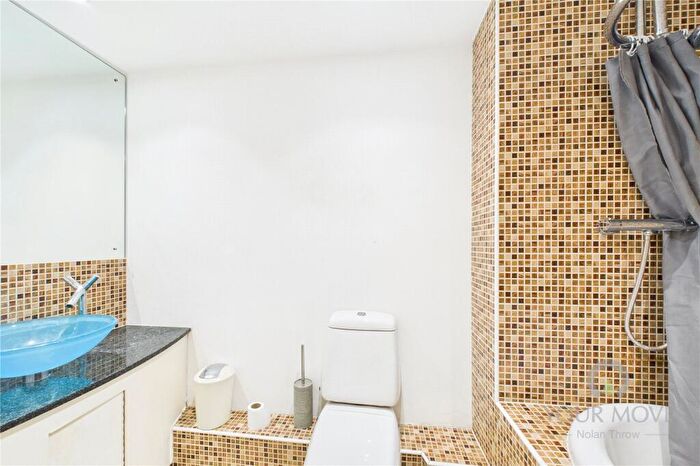 2 Bedroom Flat For Sale In Grove Road, Northampton, NN1