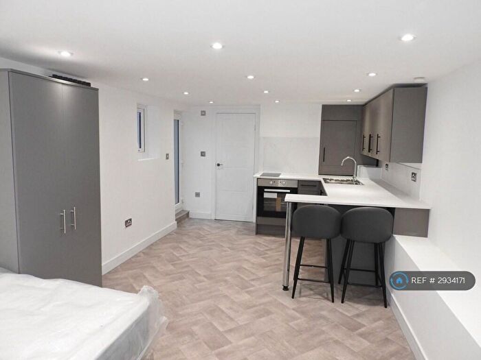 Studio To Rent In Warwick Avenue, Edgware, HA8