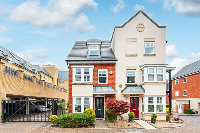 4 Bedroom Semi-Detached House To Rent In Erickson Gardens, Bromley, BR2