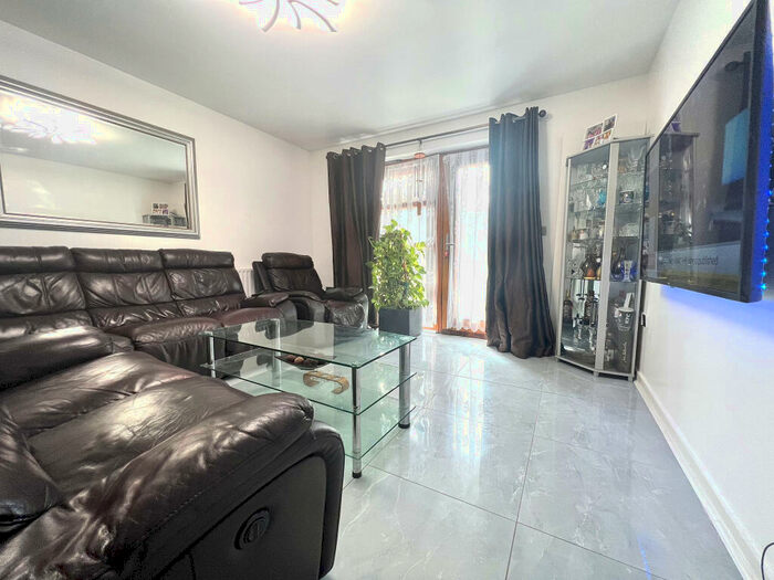 2 Bedroom Flat To Rent In Cooke Street, Barking, IG11