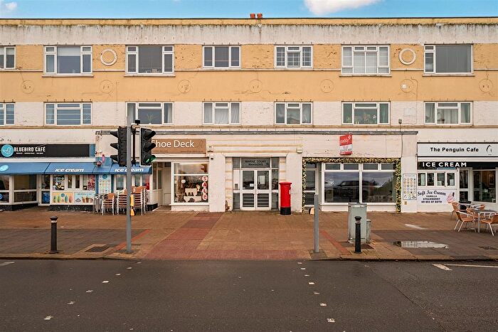 2 Bedroom Flat For Sale In Marine Court Mansions, Marine Parade West, Lee-On-The-Solent, PO13