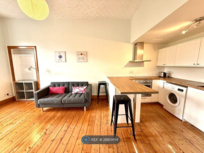 1 Bedroom Flat To Rent In St. Leonards Street, Edinburgh, EH8