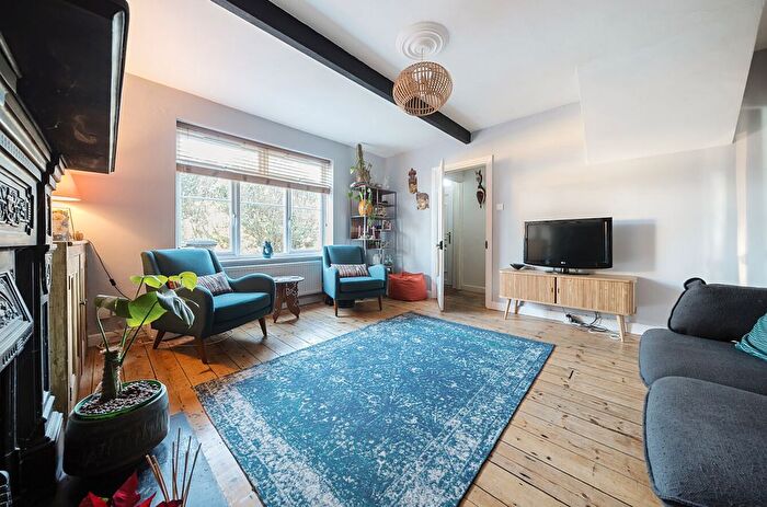 3 Bedroom End Of Terrace House For Sale In Old Farm Road, Guildford, Surrey, GU1