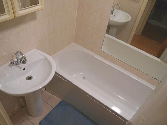 1 Bedroom Flat To Rent In Wordsworth Court, Hatfield, AL10