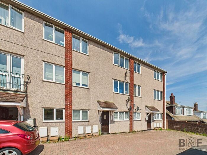 2 Bedroom Flat For Sale In Pound Road, Kingswood, BS15