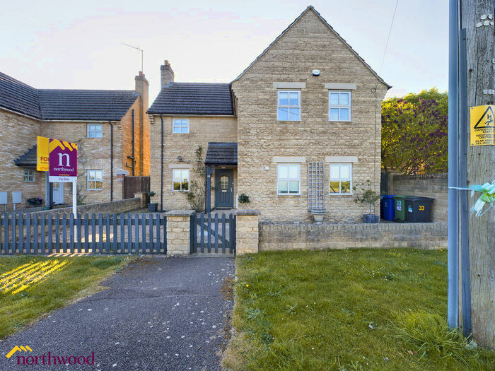 4 Bedroom Detached House For Sale In Farthinghoe Road, Charlton, OX17