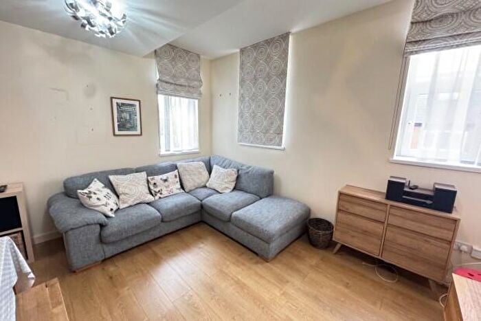 2 Bedroom Flat To Rent In Broadway Cardiff, CF24