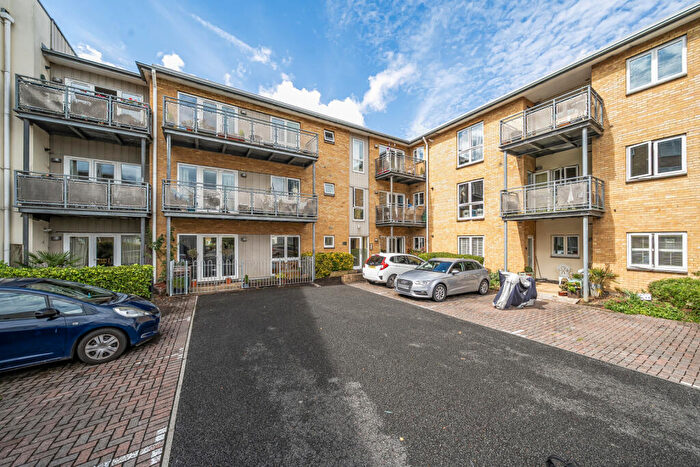 2 Bedroom Apartment For Sale In Chertsey, Surrey, KT16