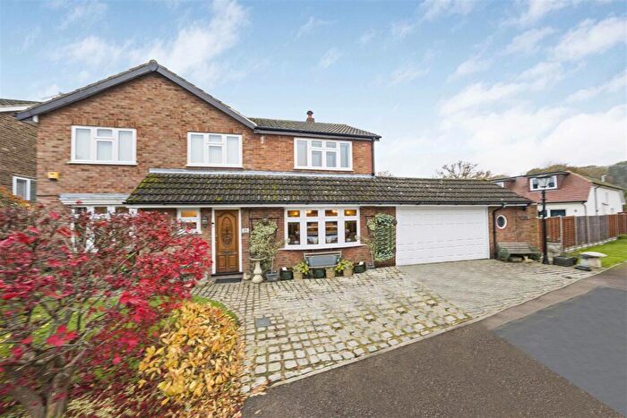 5 Bedroom Detached House For Sale In Maplefield Park Street, St. Albans, AL2