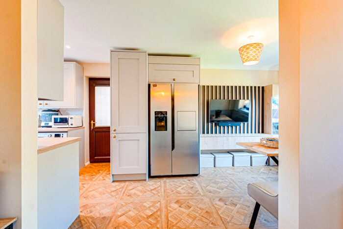 4 Bedroom Detached House For Sale In Green Lane, Leigh-on-sea, SS9