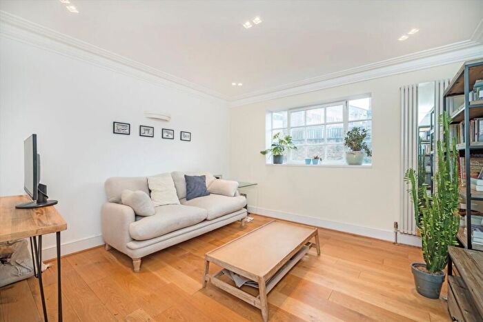 2 Bedroom Flat To Rent In Middle Street, Barbican, EC1A