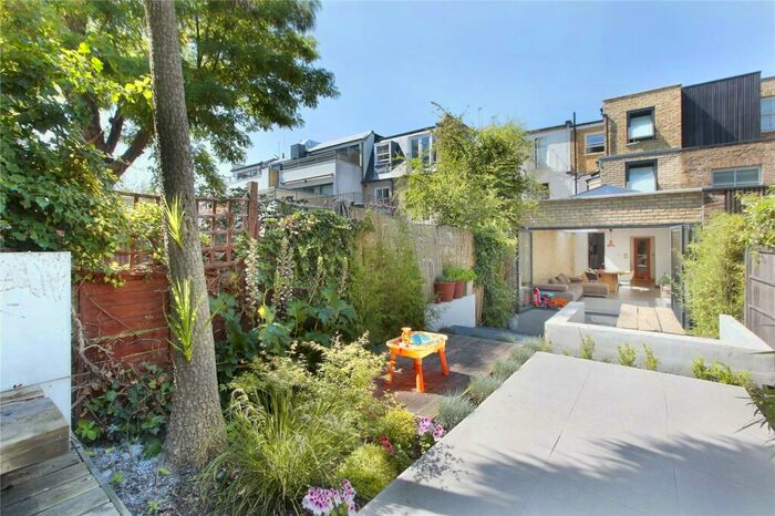 4 Bedroom Terraced House To Rent In St Johns Hill, Clapham Junction, London, SW11