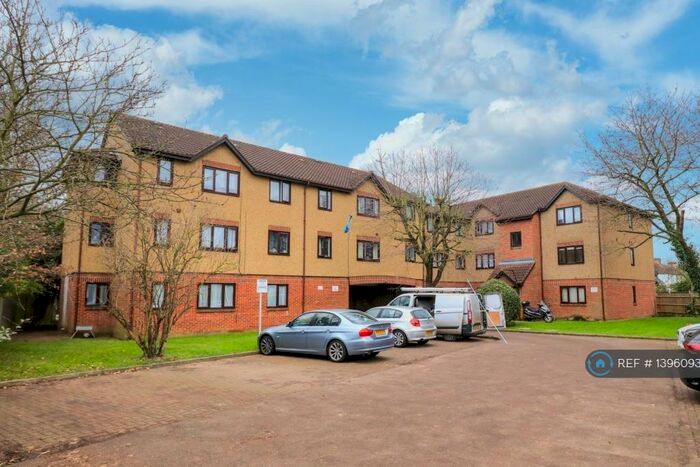 1 Bedroom Flat To Rent In Glendean Court, Enfield, EN3