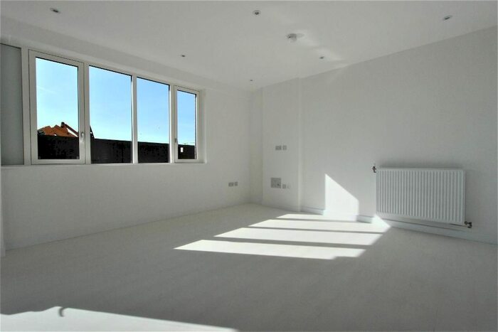 1 Bedroom Flat To Rent In Dawson Apartments, Kings Hill, Barking, London, IG11