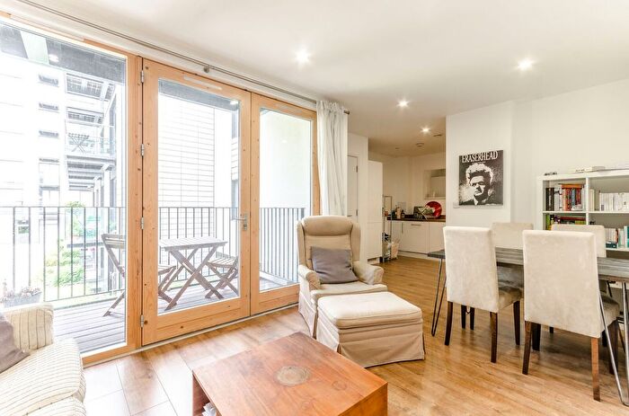 1 Bedroom Flat To Rent In Raine Street, Wapping, London, E1W