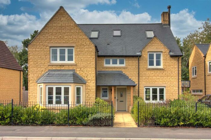 6 Bedroom Detached House For Sale In Heath Avenue, Sutton Benger, SN15