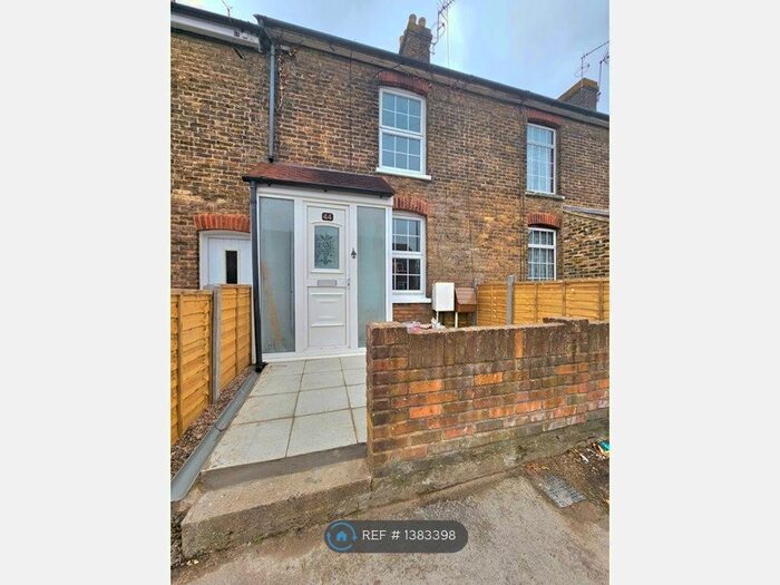 3 Bedroom Terraced House To Rent In Oak Road, Sittingbourne, ME10