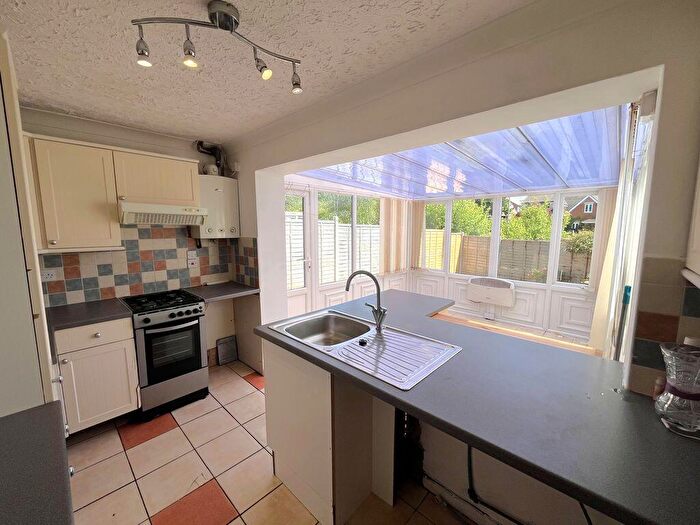 3 Bedroom End Of Terrace House For Sale In Northmoor, Wareham, BH20 - Photo 2