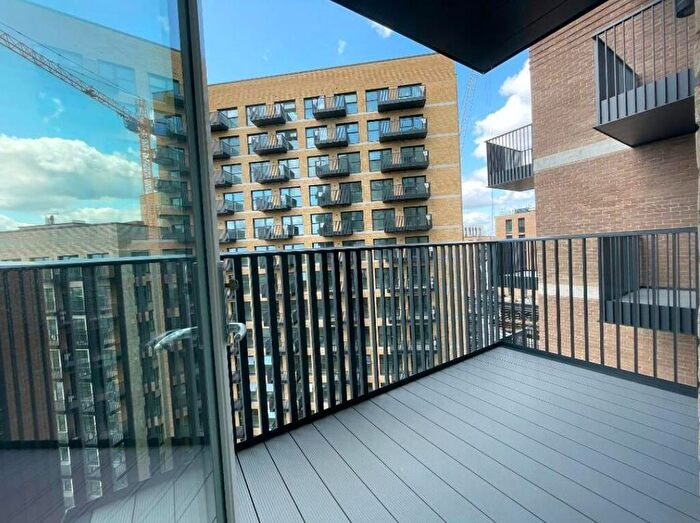 1 Bedroom Flat To Rent In Pavana Square, Brentford, TW8