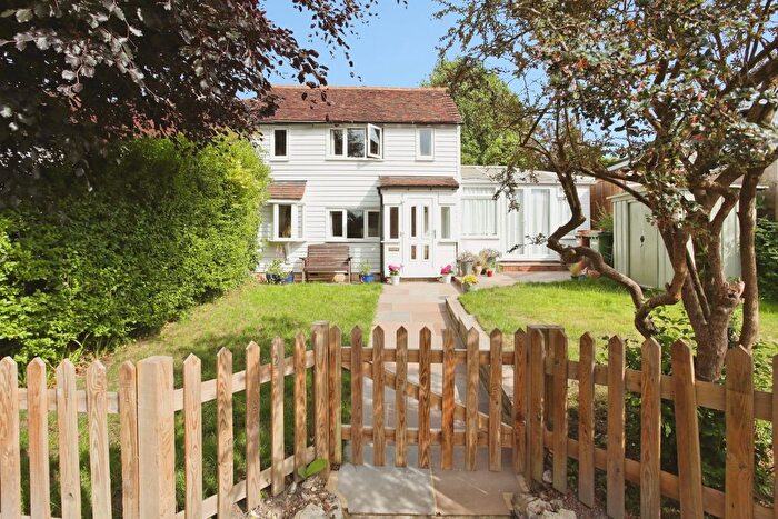 1 Bedroom Detached House For Sale In Talbot Road, Hawkhurst, Cranbrook, Kent, TN18