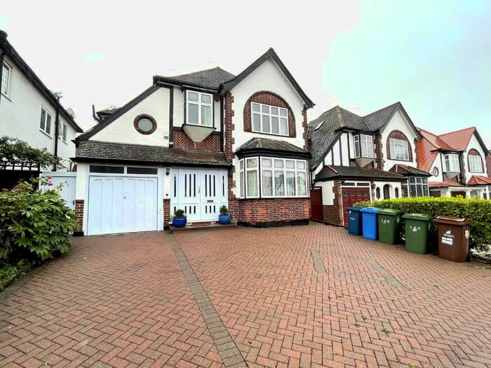 5 Bedroom Detached House To Rent In Dukes Avenue, Edgware, HA8