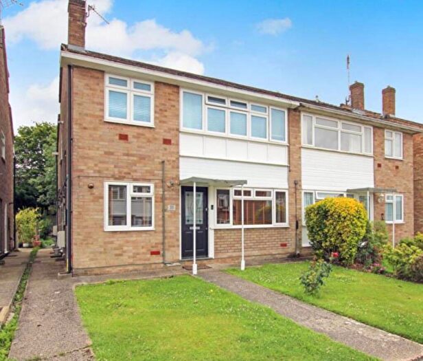 2 Bedroom Ground Maisonette To Rent In Newlands Road, Billericay, Essex, CM12