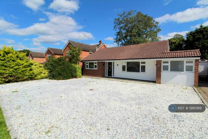 4 Bedroom Bungalow To Rent In Cedar Drive, Fleet, GU51