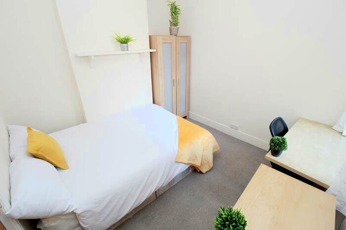 5 Bedroom Terraced House To Rent In Harrow Road, Southsea, PO5