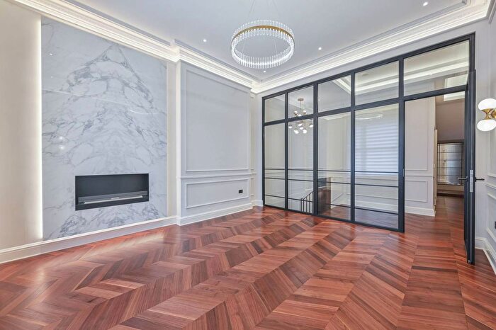 3 Bedroom Maisonette To Rent In Cornwall Gardens, South Kensington, London, SW7