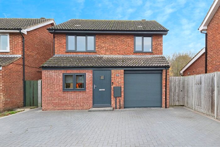4 Bedroom Detached House For Sale In Gladstone Close, Newport Pagnell, MK16