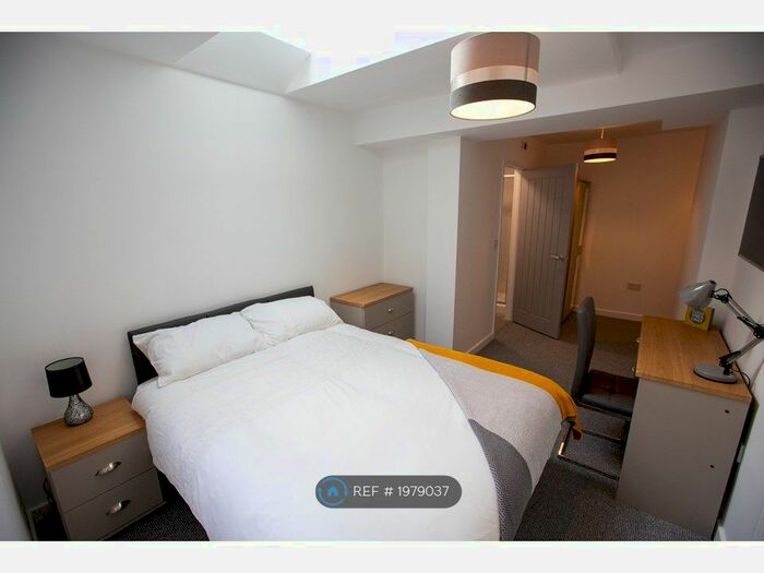 6 Bedroom Semi-Detached House To Rent In Charter Avenue, Coventry, CV4