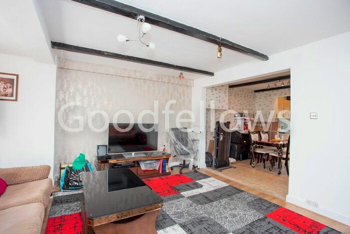 3 Bedroom Detached House To Rent In Tintern Road, Carshalton, Surrey, SM5