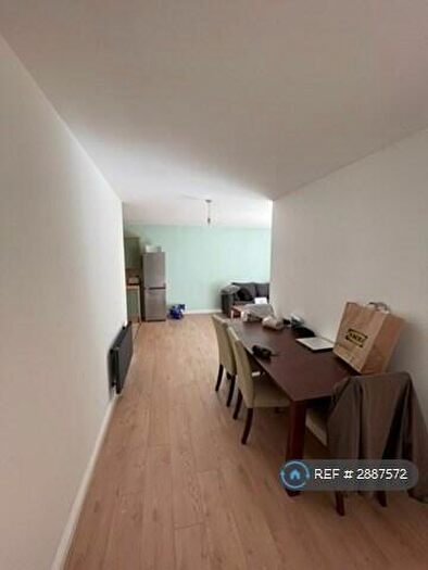 3 Bedroom Flat To Rent In Richmond Court, Salford, M3