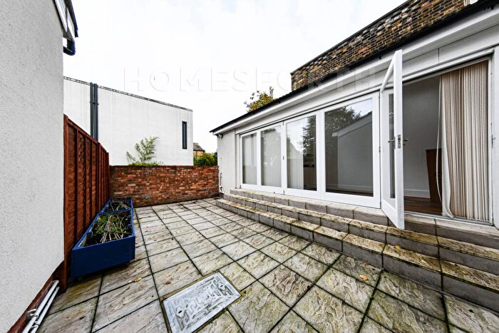 2 Bedroom Flat To Rent In Brondesbury Road, Queen's Park, NW6