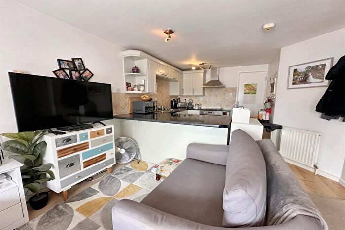 1 Bedroom Flat For Sale In Bridport, DT6