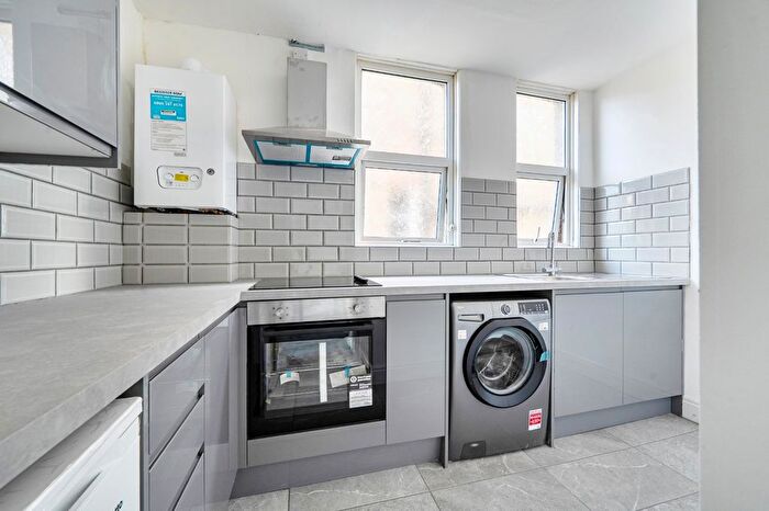 1 Bedroom Flat To Rent In The Ridgeway, Enfield, EN2
