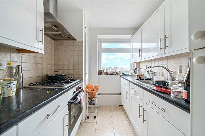 1 Bedroom Apartment For Sale In Battersea High Street, London, SW11