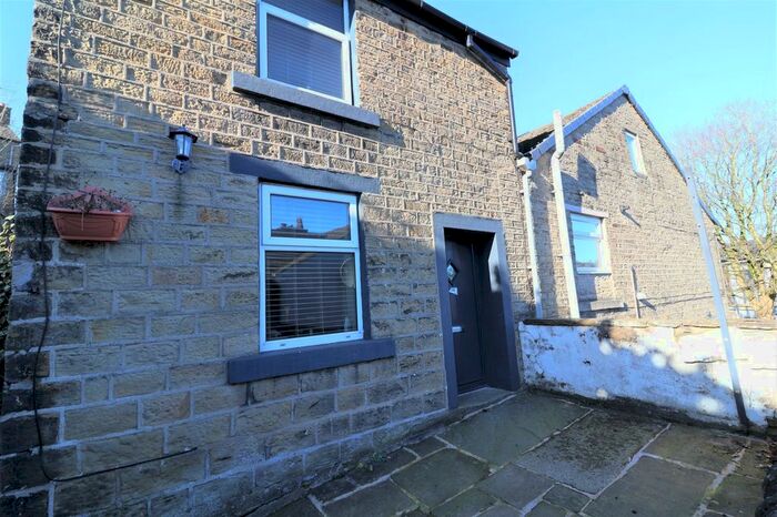 2 Bedroom End Of Terrace House To Rent In Victoria Street, Glossop, SK13