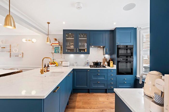 3 Bedroom House To Rent In Whistler Street, Islington, N5