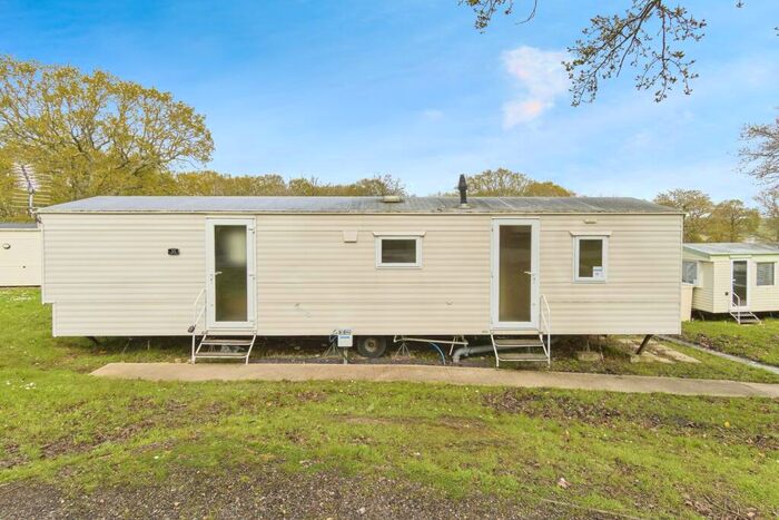3 Bedroom Park Home For Sale In Thorness Lane, Cowes, Isle Of Wight, PO31
