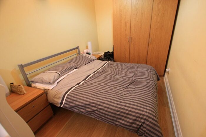 3 Bedroom Flat To Rent In Tamworth Lane, Mitcham, CR4