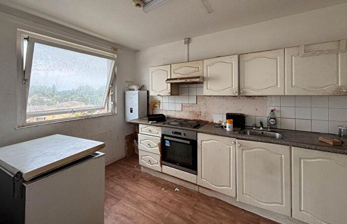 2 Bedroom Flat For Sale In Flat Landmark Heights, Daubeney Road, Hackney, London, E5